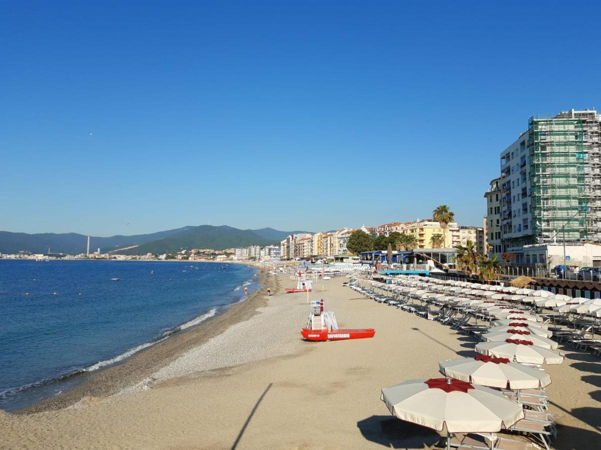 Appartamento La Casa Del Mare Savona Esterno foto