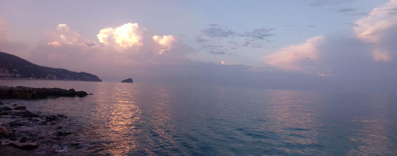 Appartamento La Casa Del Mare Savona Esterno foto