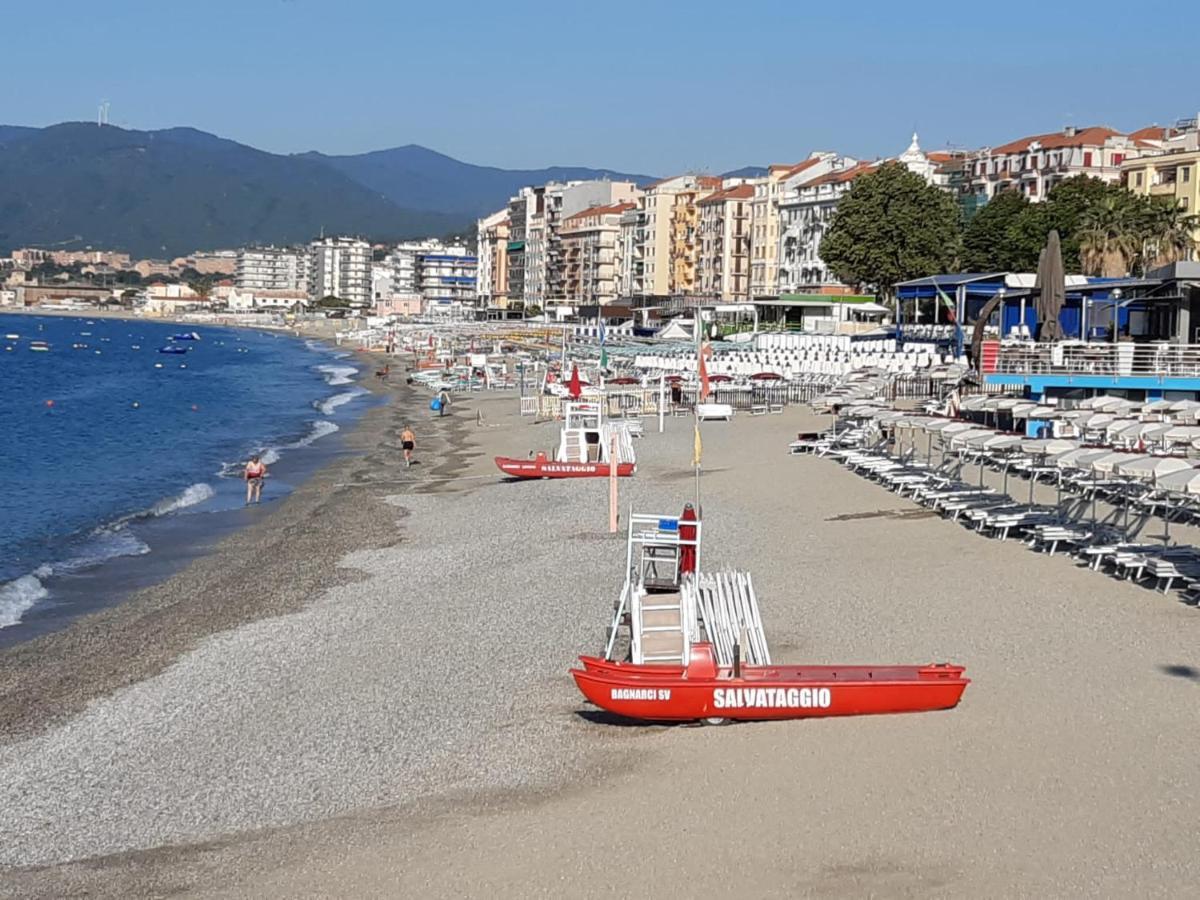 Appartamento La Casa Del Mare Savona Esterno foto